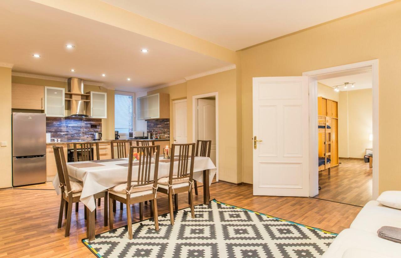 Charming Spacious 3 Bedroom In Old Town Рига Екстериор снимка