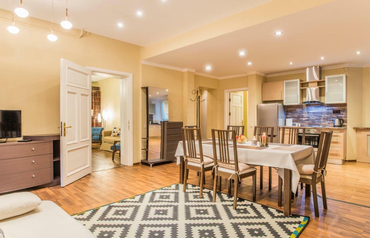 Charming Spacious 3 Bedroom In Old Town Рига Екстериор снимка