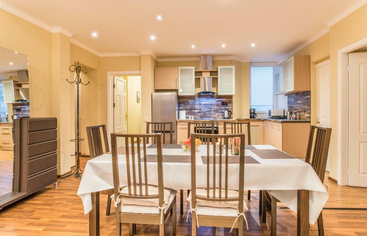 Charming Spacious 3 Bedroom In Old Town Рига Екстериор снимка