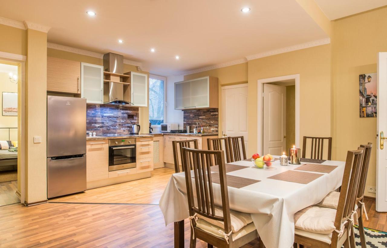 Charming Spacious 3 Bedroom In Old Town Рига Екстериор снимка